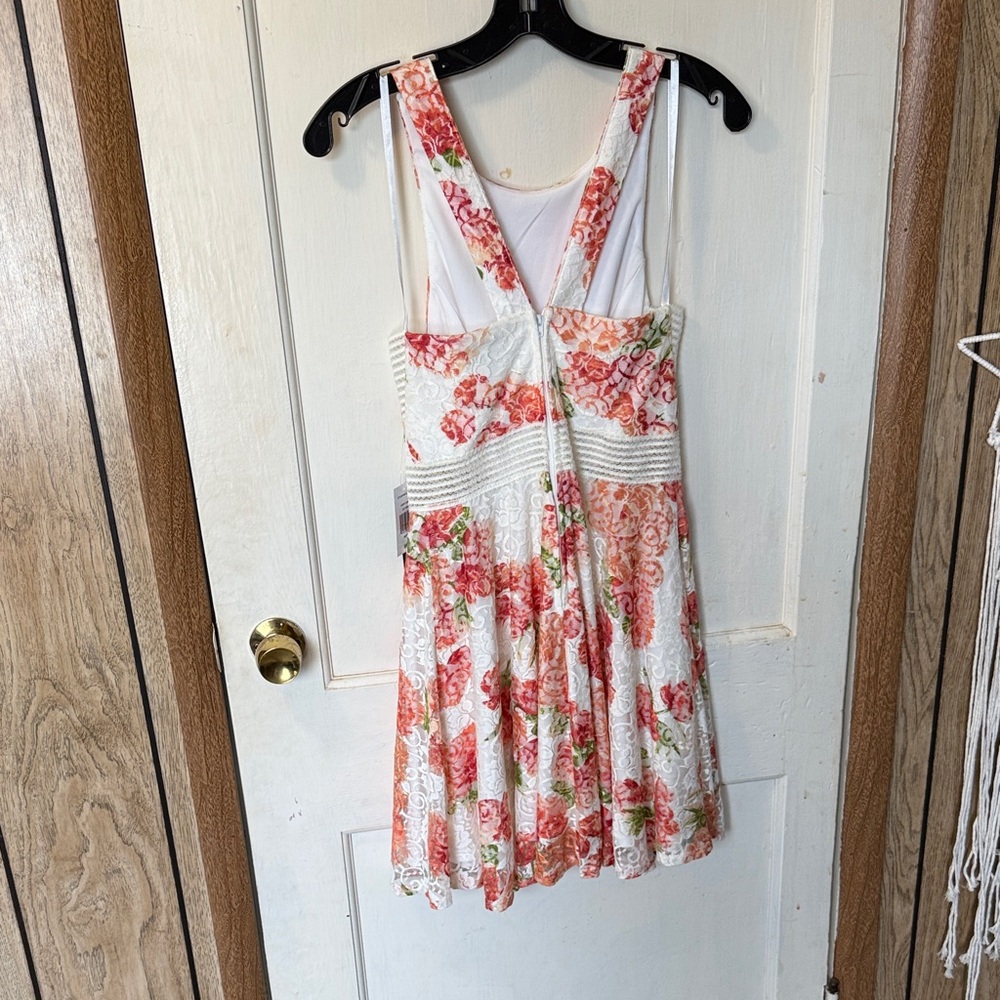City Triangles White Dress with Coral Floral Print - Picture 2 of 6